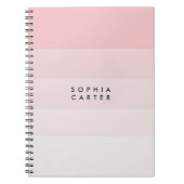Farbblock Horizontal rosa Pastellstreifen Monogram Notizblock (Vorderseite)