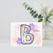 Farbbrief B mit violetten Blumen Postkarte (Stehend Vorderseite)