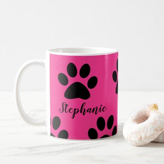 Farbdruckmuster Schwarz rosa Niedlicher Monogrammn Kaffeetasse (Mit Donut)