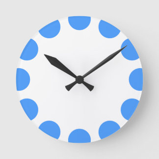 Farbe Crescent - Baby Blue mit Weiß Runde Wanduhr