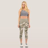 Farbe Grün und Creme Capri Leggings (Vorderseite)