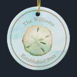 Farbe Sand Dollar Beach Name & Jubiläum Keramik Ornament<br><div class="desc">Feiern Sie Ihre ersten Weihnachten und alle Weihnachten,  um mit diesem Gedenkschmuck folgen. Personalisieren Sie mit Ihrem Namen und Jubiläum oder festes Jahr mit den leicht zu benutzenden Text-Vorlagen. Finden Sie passende Produkte in meiner Sand Dollar Beach Wedding Collection.</div>