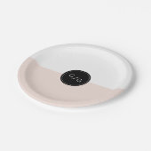 Farbeditierbare minimalistische moderne Hochzeitmo Pappteller (Schrägansicht)