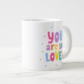 Farbenfroh, dass du so geliebt bist Jumbo-Tasse (Vorderseite Rechts)