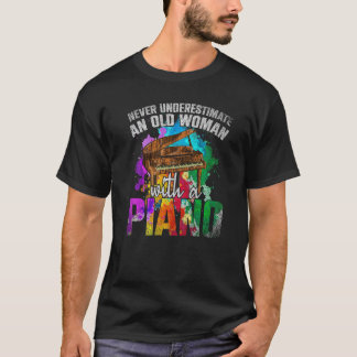 Farbenfroh nie unterschätzen eine alte Frau mit ei T-Shirt