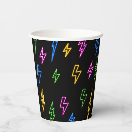 Farbenfrohe 80er Jahre Retro Neon Blitze Muster Pappbecher (Rückseite)