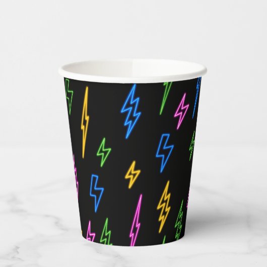 Farbenfrohe 80er Jahre Retro Neon Blitze Muster Pappbecher (Links)