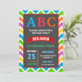 Farbenfrohe ABC Kids Alphabet Geburtstagsparty Einladung (Stehend Vorderseite)