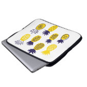 Farbenfrohe abstrakte Ananas im Geruch Laptopschutzhülle (Vorne Knopf)