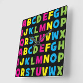 Farbenfrohe Alphabet A bis Z Quadratische Wanduhr (Winkel)