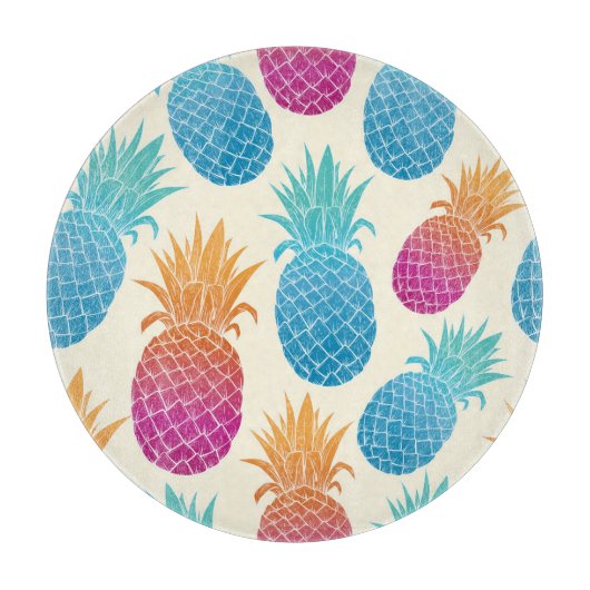 Farbenfrohe Ananas hellgelber Hintergrund Schneidebrett (Vorderseite)
