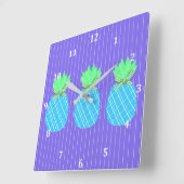 Farbenfrohe Ananas-Uhr an blauen Streifen Quadratische Wanduhr (Winkel)