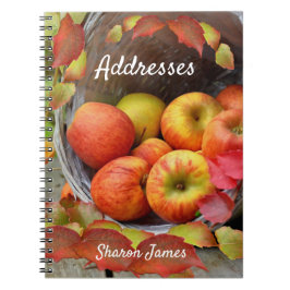 Farbenfrohe Apple-Körbe und Herbstlaube Notizblock