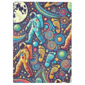Farbenfrohe Astronautenspaziermuster Klemmbrett (Rückseite)