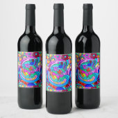 farbenfrohe Atmosphäre und Liebe Weinetikett (Flaschen)