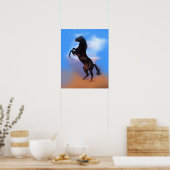 Farbenfrohe Aufzucht des schwarzen Pferdes Blauer Poster (Küche)