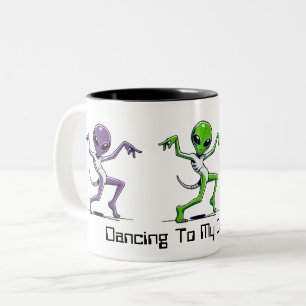 Farbenfrohe Außerirdischen - Tanzen zu meinem eige Zweifarbige Tasse