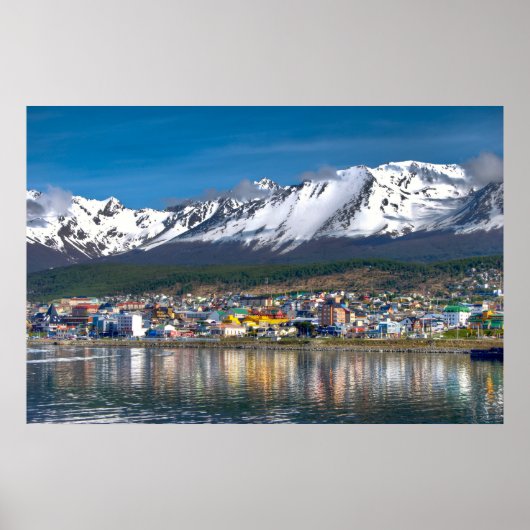Farbenfrohe Aussicht auf Ushuaia Tierra del Fuego Poster (Vorne)