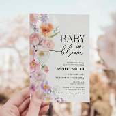 Farbenfrohe Baby in blühender Einladung | Sommerli