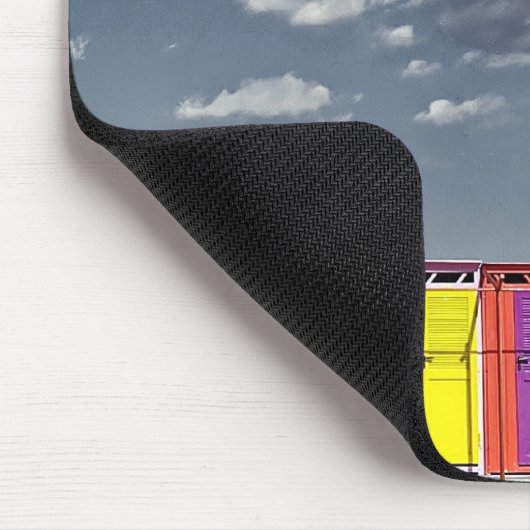 Farbenfrohe Badehütten Mousepad (Ecke)