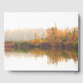 Farbenfrohe Bäume Wasserfront Rustikale Hochzeit Gästebuch (Rückseite)