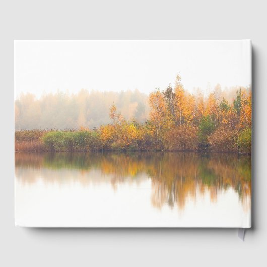 Farbenfrohe Bäume Wasserfront Rustikale Hochzeit Gästebuch (Rückseite)