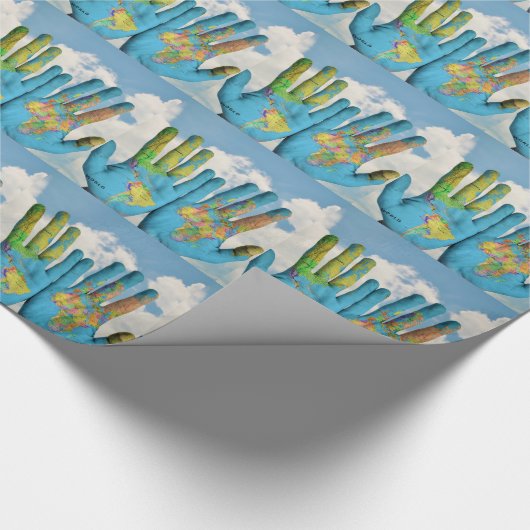 Farbenfrohe bemalte Weltkarte in Handarbeit, Art F Geschenkpapier (Ecke)