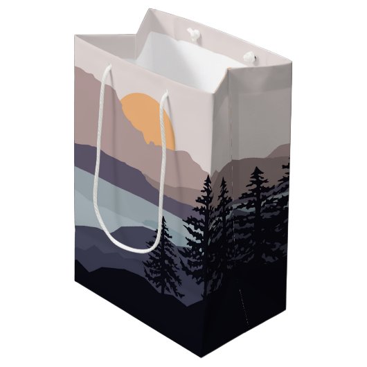 Farbenfrohe Berglandschaft Mittlere Geschenktüte (Vorderseite Schrägansicht)