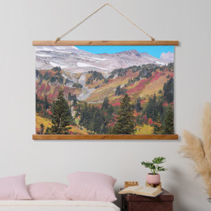 Farbenfrohe Bergwelt Wandteppich Mit Holzrahmen