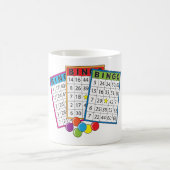 Farbenfrohe Bingo-Spielkarten mit Chips Kaffeetasse (Mittel)