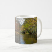 Farbenfrohe Blätter fallen Reflektionen über den H Kaffeetasse (VorderseiteRechts)