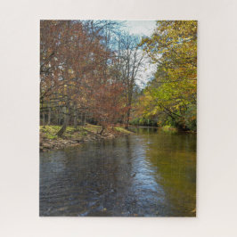 Farbenfrohe Blätter fallen Reflektionen über den H Puzzle