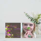 Farbenfrohe Blätter mit Blumenmuster zum Geburtsta (Stehend Vorderseite)