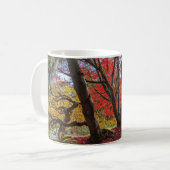 Farbenfrohe Blätter und Bäume im Herbst Landschaft Kaffeetasse (Vorderseite Links)