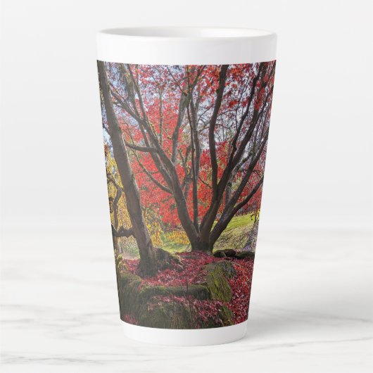 Farbenfrohe Blätter und Bäume im Herbst Landschaft Milchtasse (Vorderseite)
