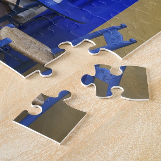 Farbenfrohe blaue Türe und Platz zum alten Hotel i Puzzle (Seite)