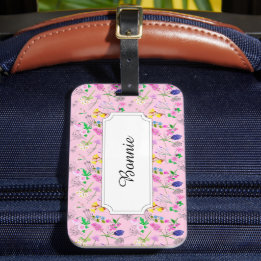 Farbenfrohe Blume auf rosa Gepäckanhänger