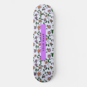 Farbenfrohe Blume, blauer Hintergrund, Lila Skateboard (Vorderseite)