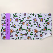 Farbenfrohe Blume, blauer Hintergrund, Lila Strandtuch (Vorderseite)