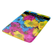 Farbenfrohe Blume, Daisis, Boho, Ihr Name Badematte (Schrägansicht)