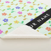 Farbenfrohe Blume, hellgrüner Hintergrund, schwarz Sherpadecke (3/4)