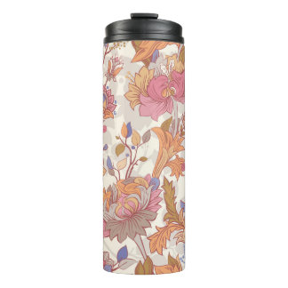 Farbenfrohe Blume im Hintergrund. Gentle nahl Thermosbecher