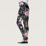 Farbenfrohe Blume Muster Leggings<br><div class="desc">Elegante,  farbenfrohe Aquarellfarben-Blume,  die sich nahtlos über die schwarze Hintergrundfarbe verteilen.</div>