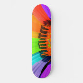 Farbenfrohe Blume Petals Skateboard (Vorderseite)