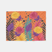 farbenfrohe Blume und Blätter auf schwarzem Hinter Fleecedecke (Vorderseite (Horizontal))