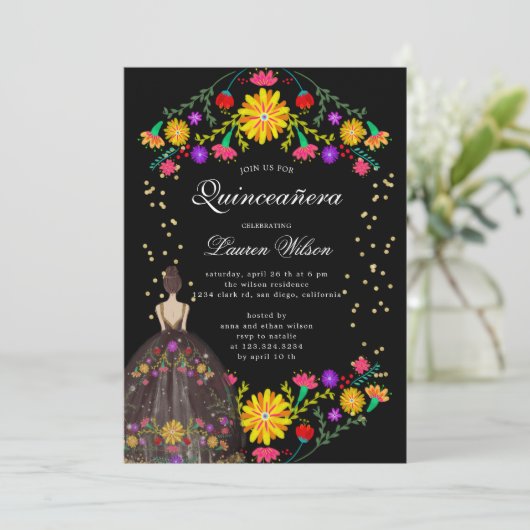 Farbenfrohe Blumenbekleidung Quinceanera Einladung (Stehend Vorderseite)