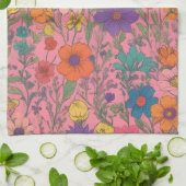 Farbenfrohe Blumenmuster auf rosa Geschirrtuch (Gefaltet)