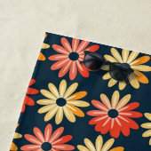Farbenfrohe Blüte mit roter, orangefarbener Blume Strandtuch (Beispiel)