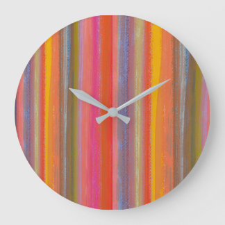 Farbenfrohe Boho-Streifen in Holzkohle Große Wanduhr