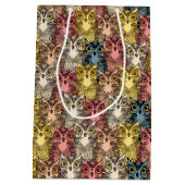 Farbenfrohe Boho Woodland Owl Muster Mittlere Geschenktüte (Rückseite)